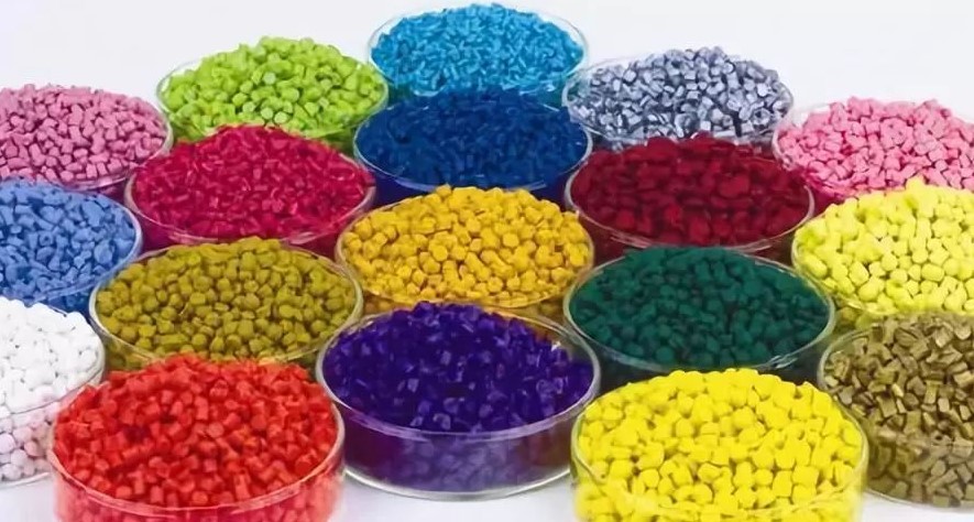“變頻技術(shù)是如何應用在中國塑料制品行業(yè)的節(jié)能改造中的？”